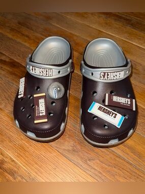 Crocs x Hershey's Classic Clogs in the "Hershey's Kisses" colorway M5W7